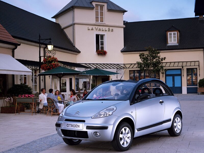 Silver Citroën C3 Pluriel parked