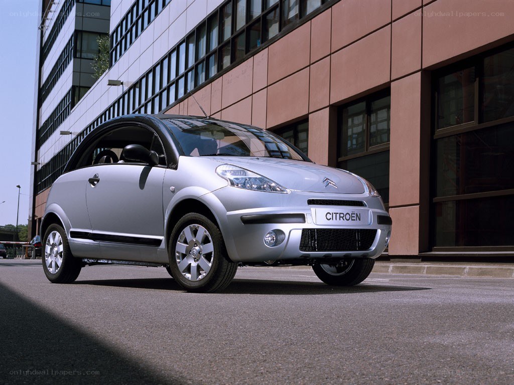 Silver Citroën C3 Pluriel parked