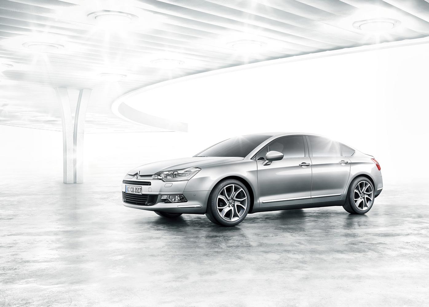 Silver Citroën C5 sedan