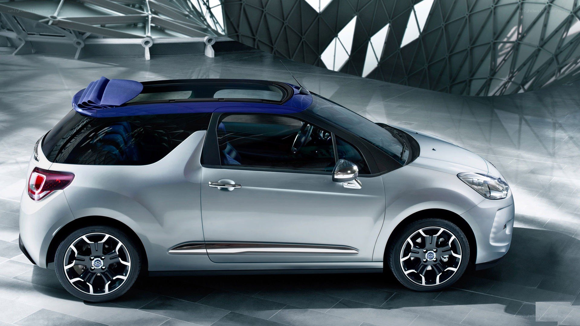 Silver Citroën DS3 Cabriolet