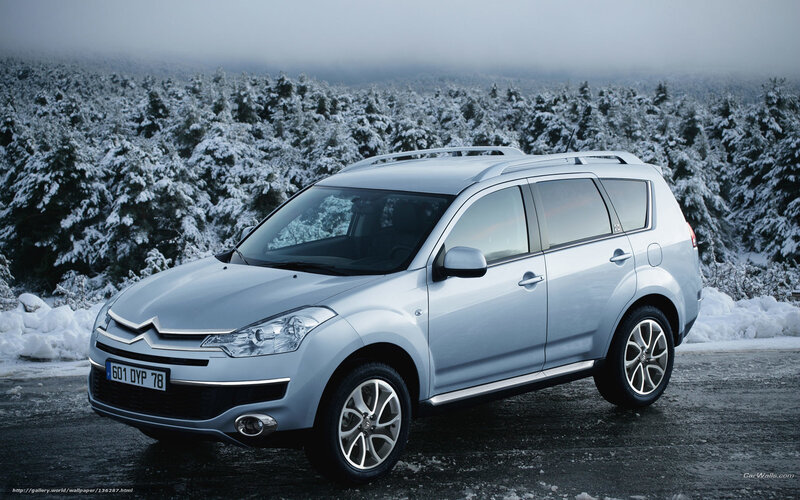 silver citroen c4 picasso in snow