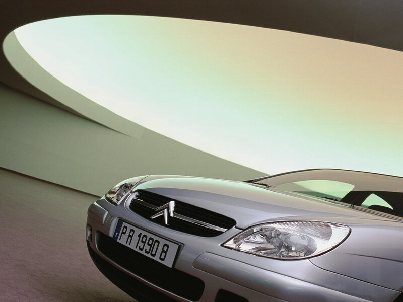 silver citroen c5 front view