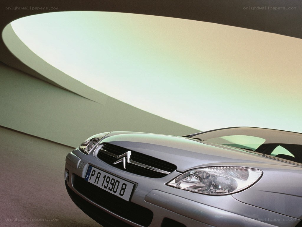 silver citroen c5 front view