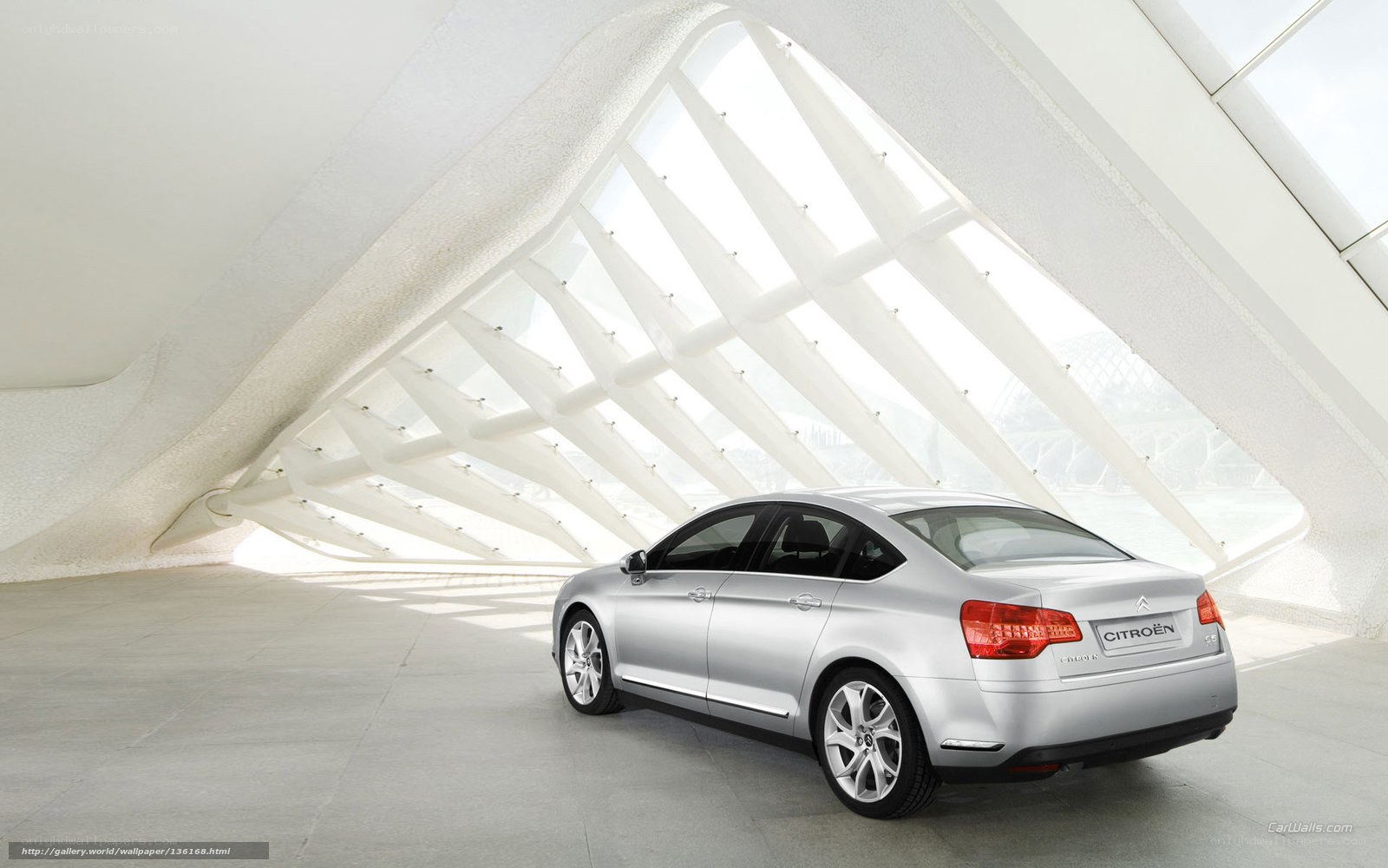 Silver Citroen C5 in modern architecture