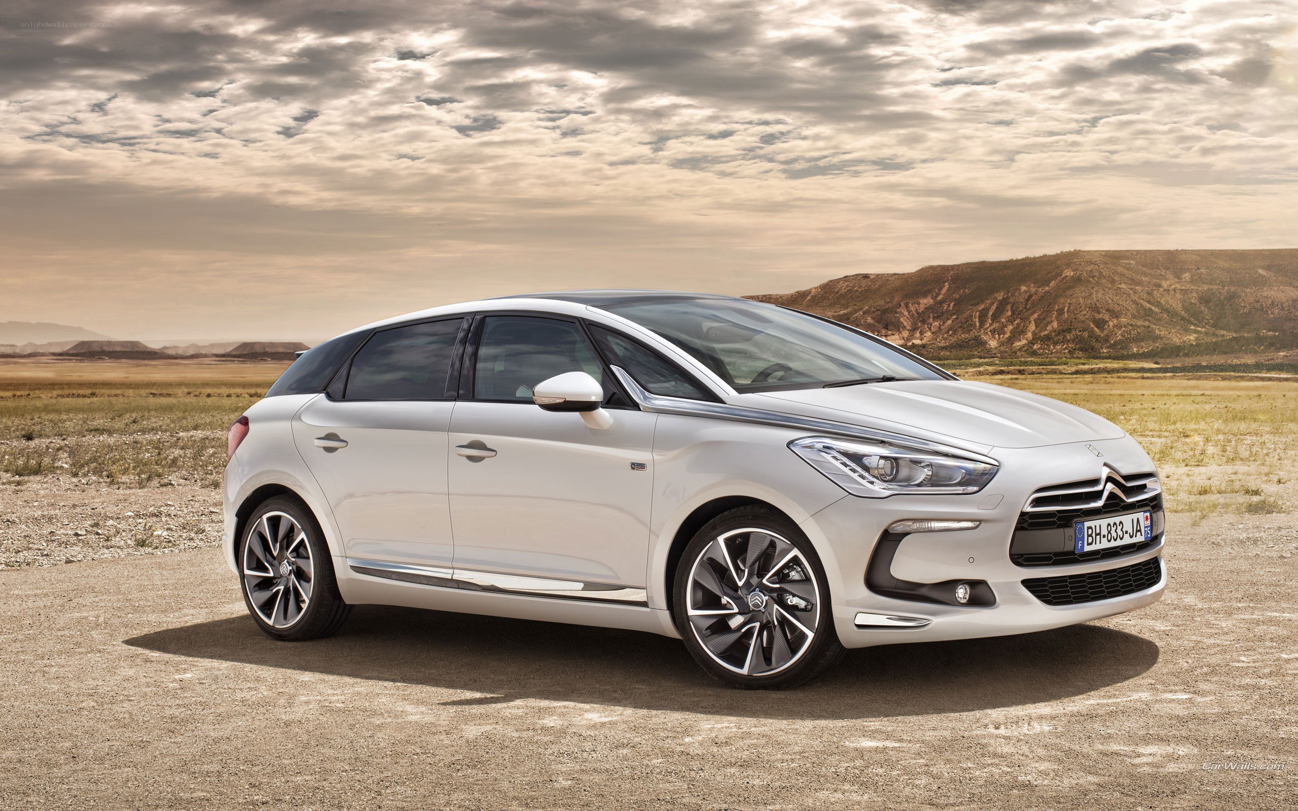 silver citroen ds5 in desert