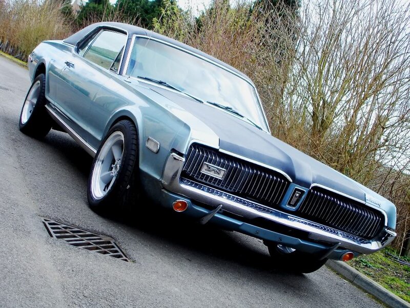 Silver Classic Car — Calm, Autumn, Photograph