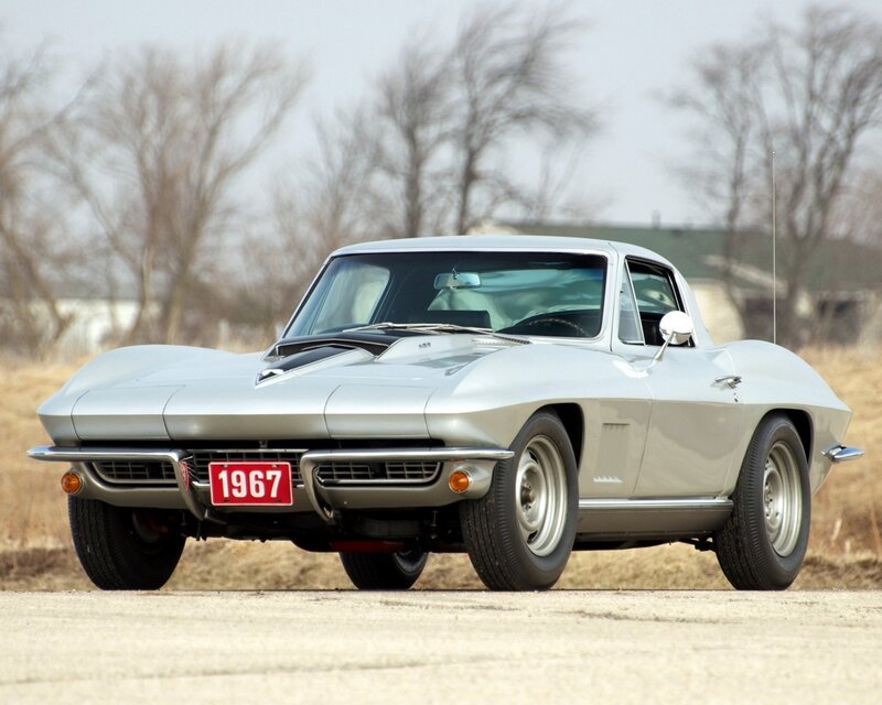 Silver Classic Car — Calm, Autumn
