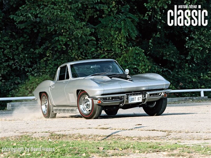 Silver Classic Car — Dynamic