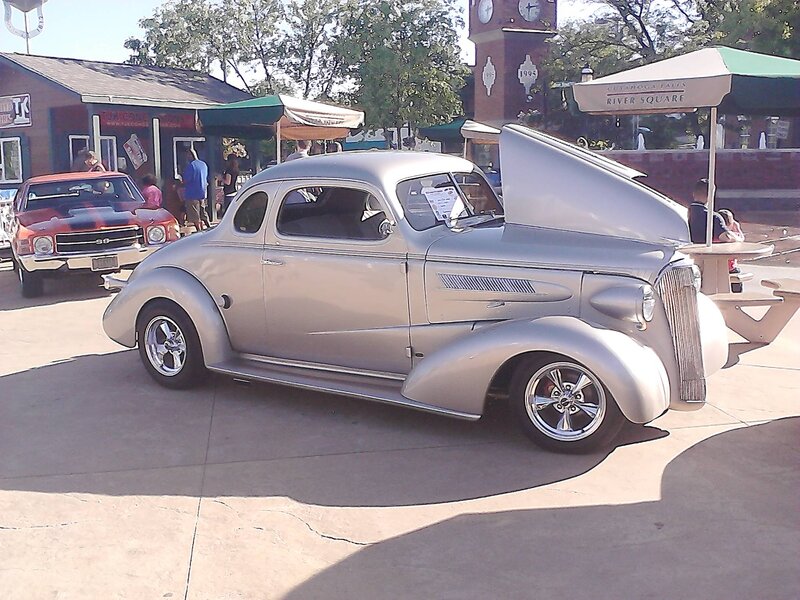 Silver Classic Car — Outdoor, Afternoon, Photograph, Car Show