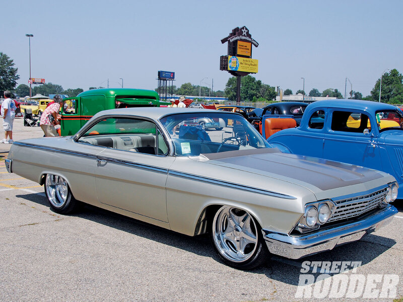 Silver Classic Car — Outdoor, Afternoon, Photograph, Classic Cars