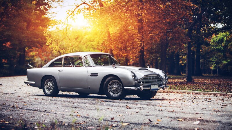 Silver Classic Car — Serene, Autumn