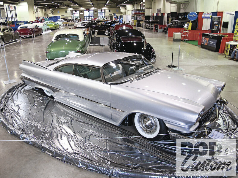 Silver Classic Car — Showcase, Photograph