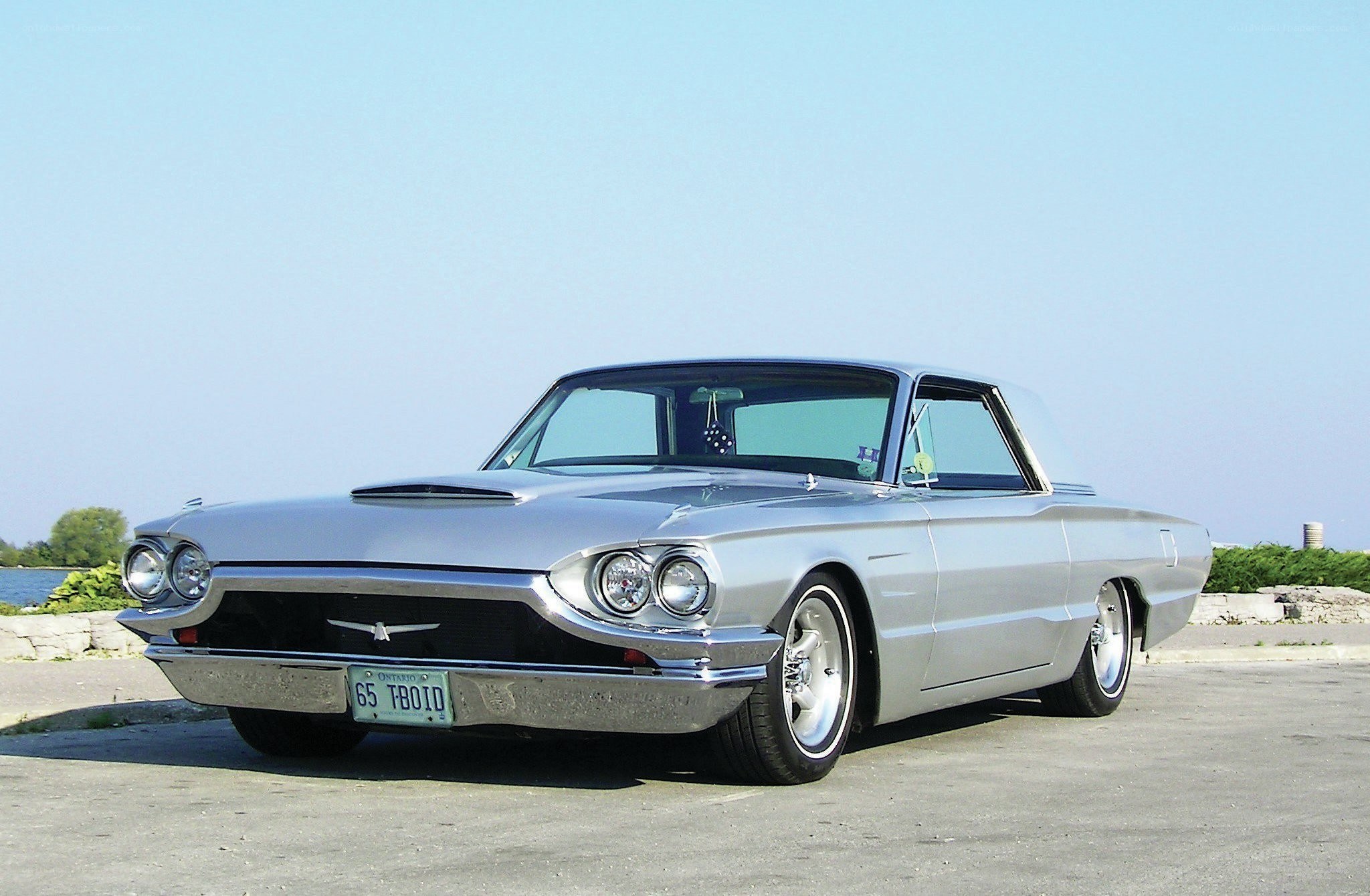 Silver classic Ford Thunderbird
