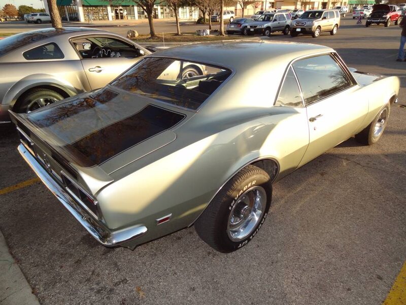 Silver Classic Muscle Car — Calm