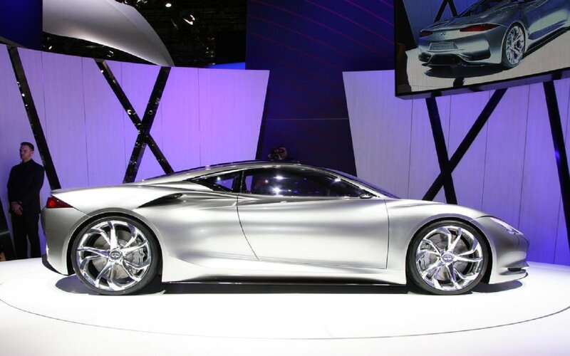 Silver Concept Car — Dramatic, Photograph, Car Show, Screen