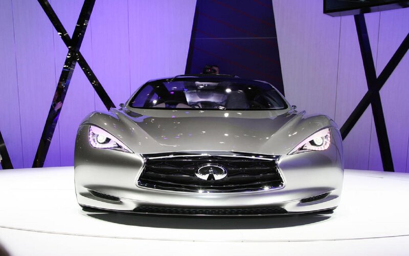 Silver Concept Car — Dramatic, Photograph, Stage