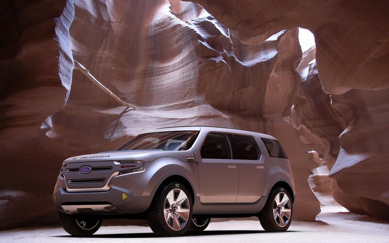 Silver Concept Car — Gray, Dramatic, 3d Render, Canyon, Rock Formations