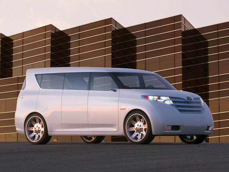 Silver Concept Minivan — Dramatic