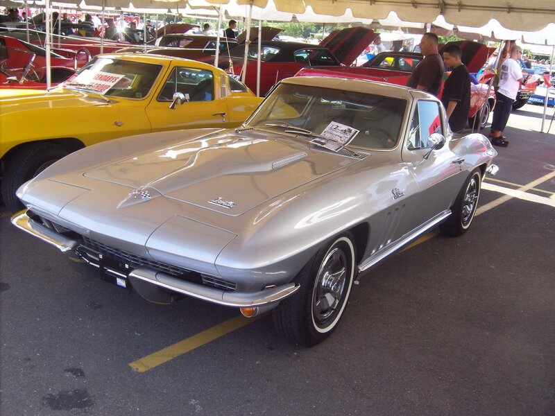Silver Corvette C2 — Outdoor