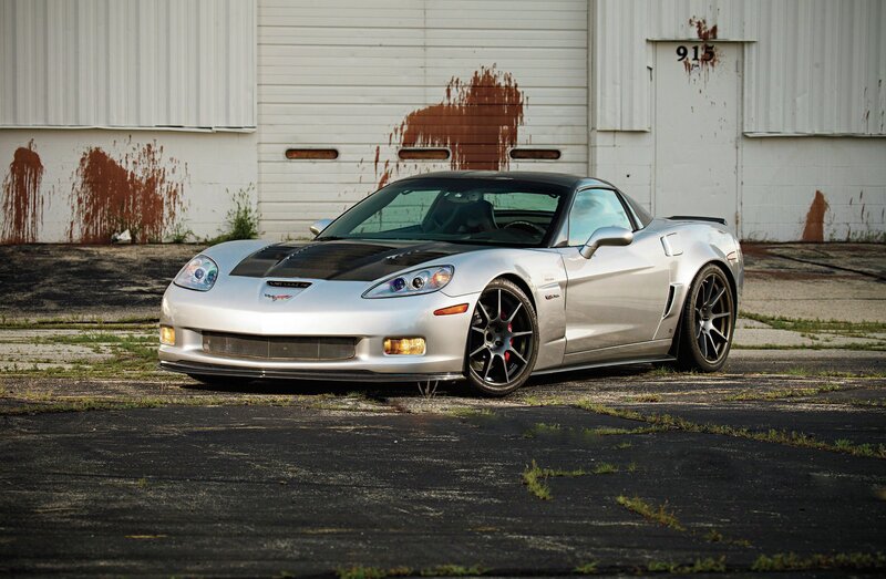 Silver Corvette C6 — Dramatic
