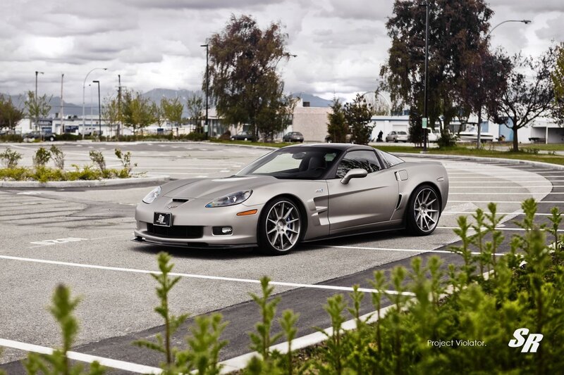 Silver Corvette C6 — Gray, Calm