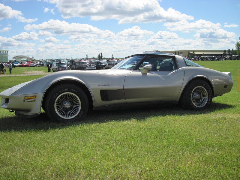 Silver Corvette Car — Green, Outdoor