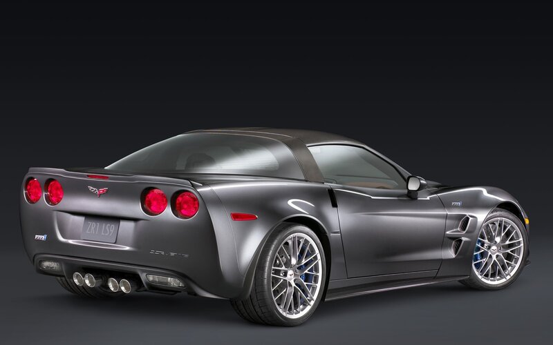 Silver Corvette Zr1 — Dramatic