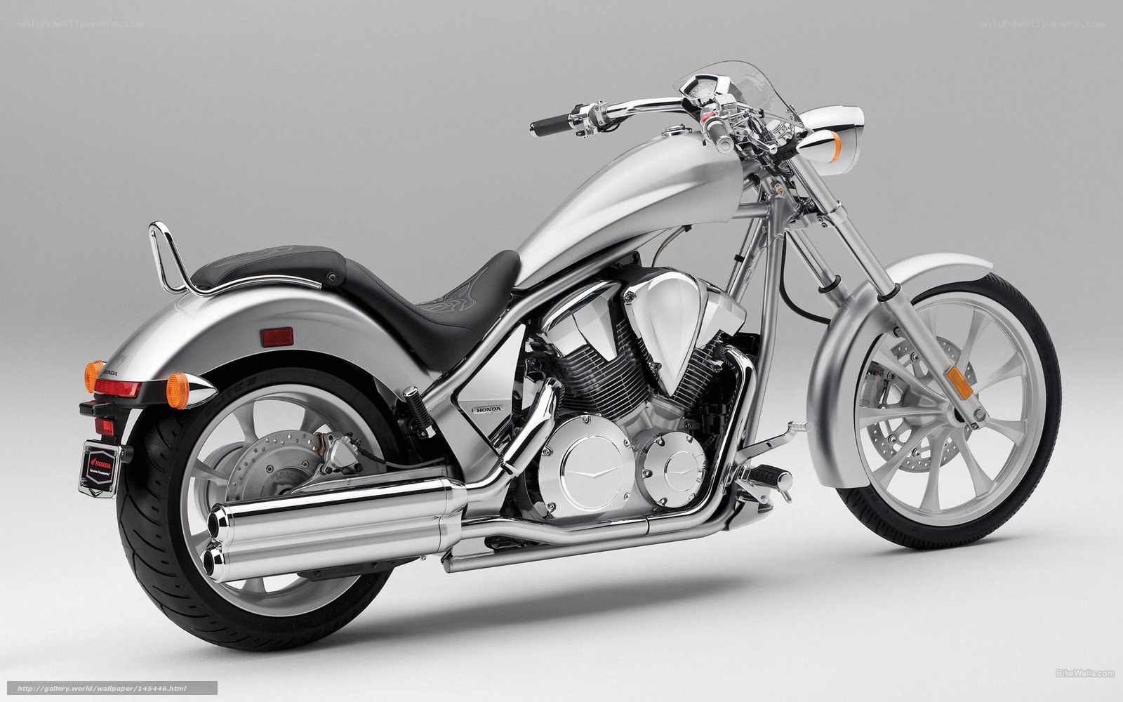 silver cruiser motorcycle