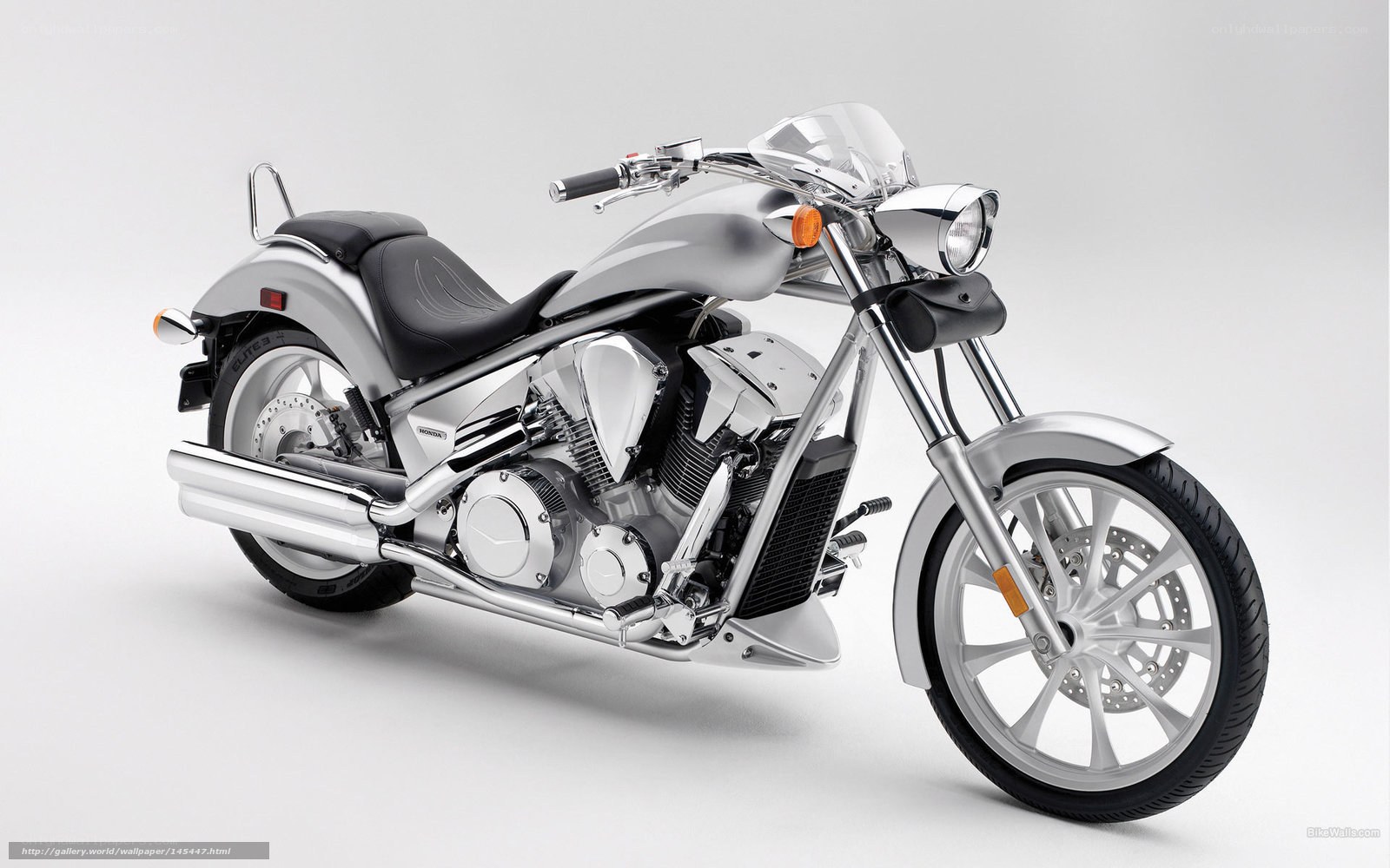 silver cruiser motorcycle