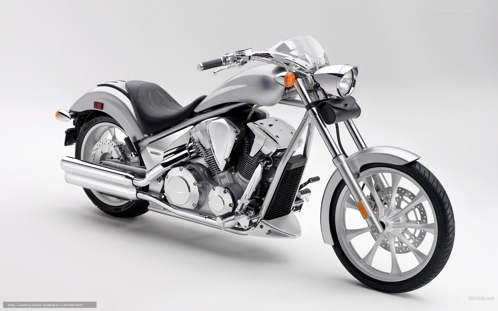 silver cruiser motorcycle