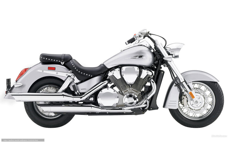 silver cruiser motorcycle