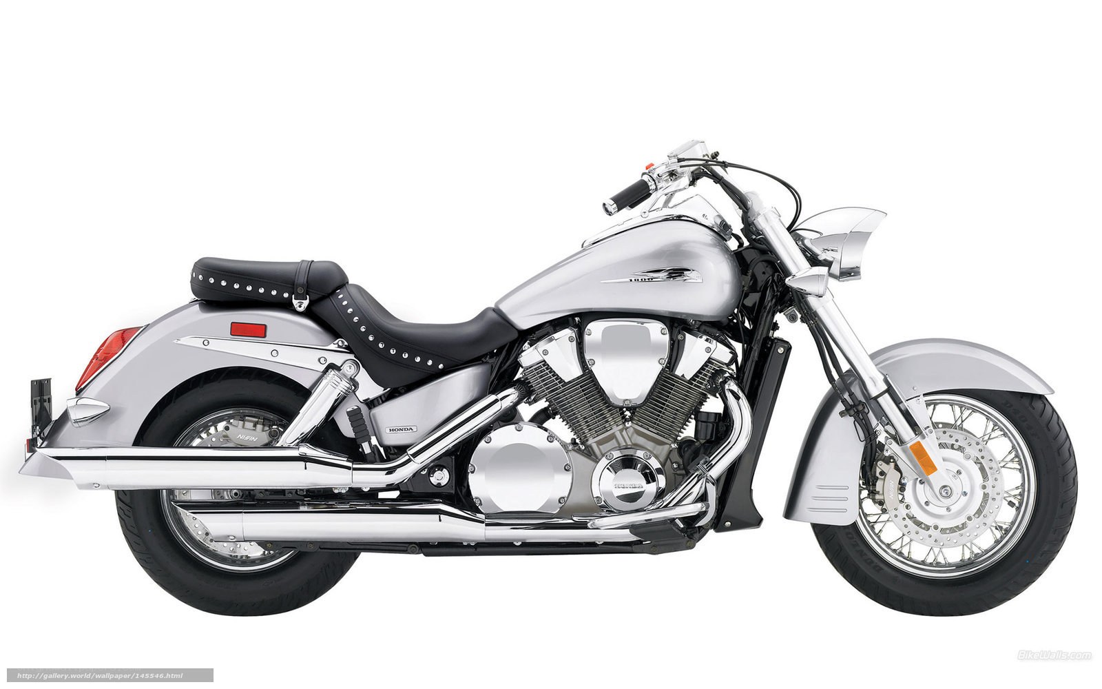 silver cruiser motorcycle