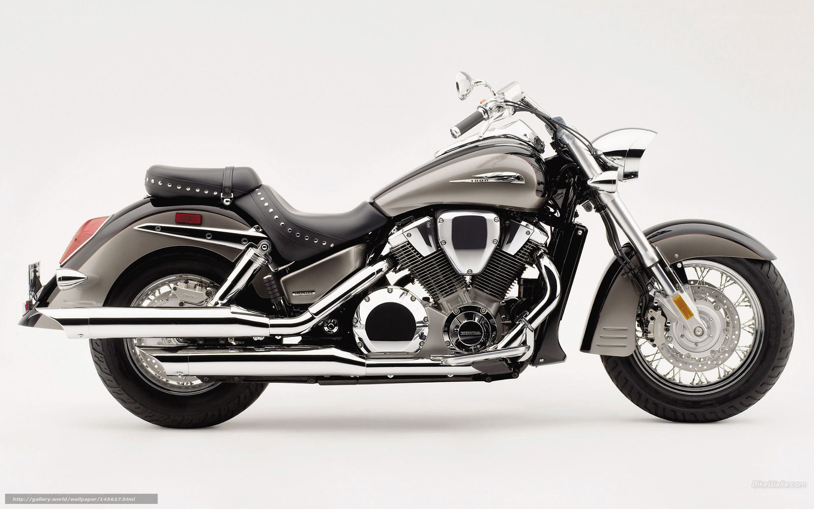 silver cruiser motorcycle
