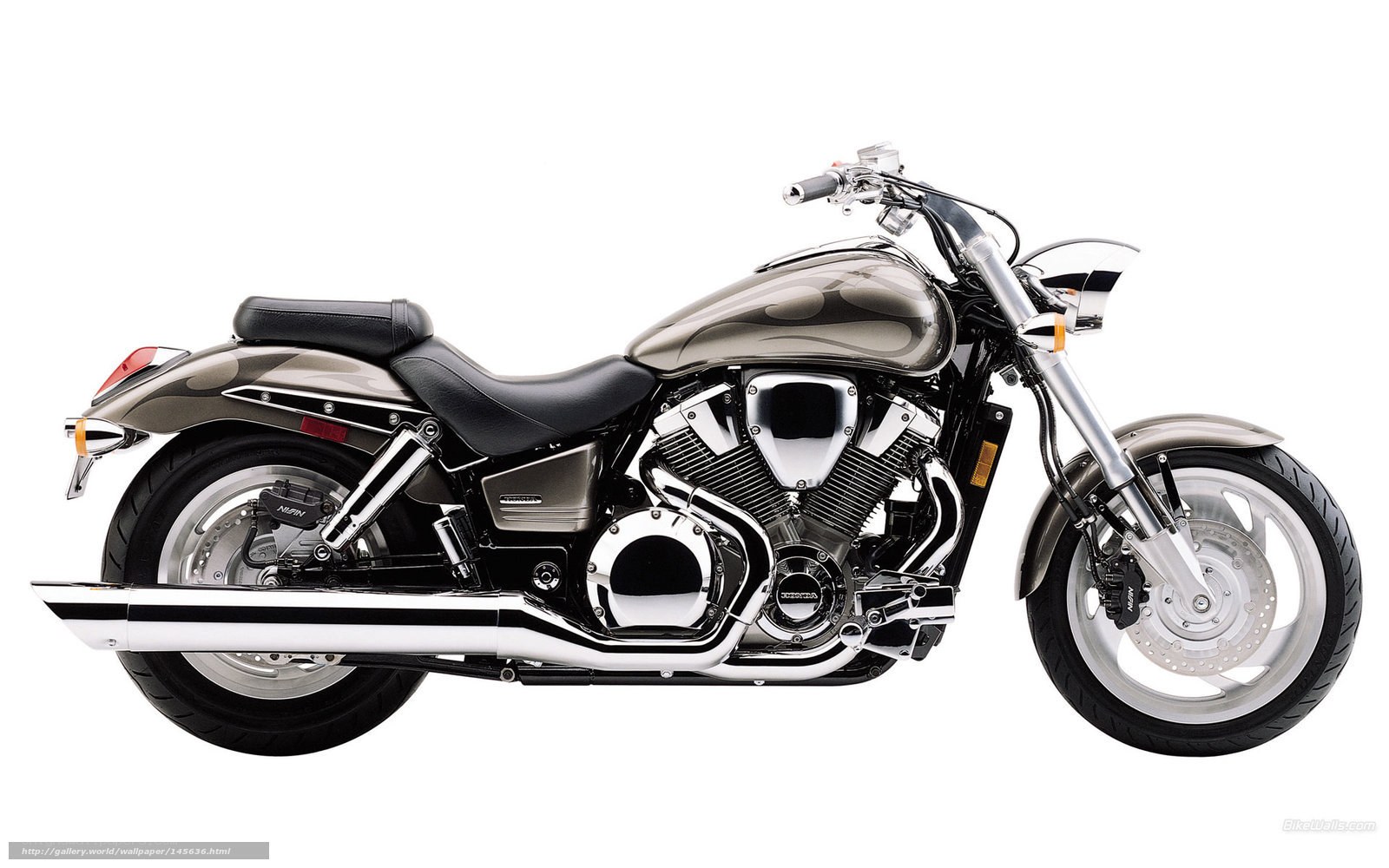 silver cruiser motorcycle