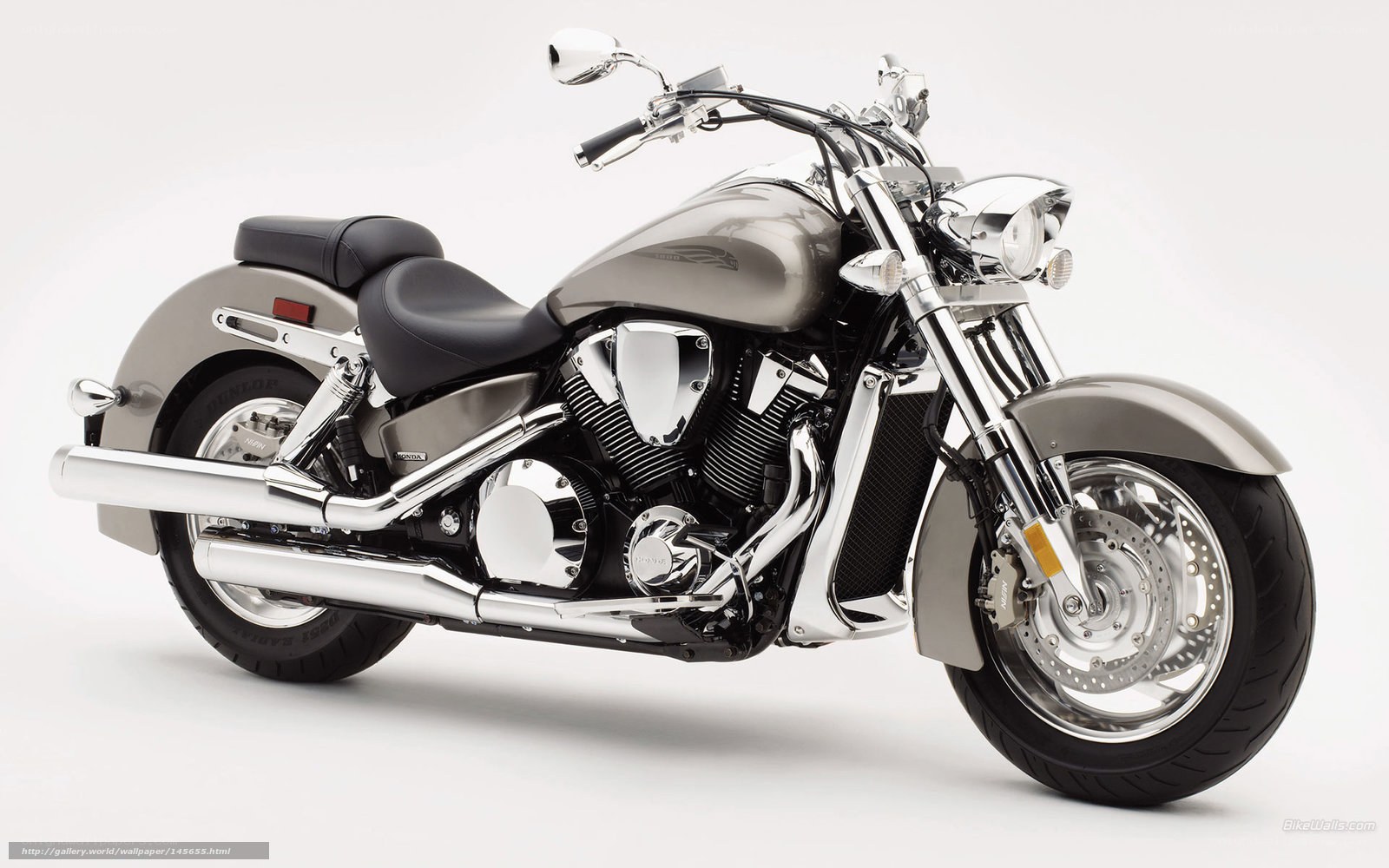 silver cruiser motorcycle
