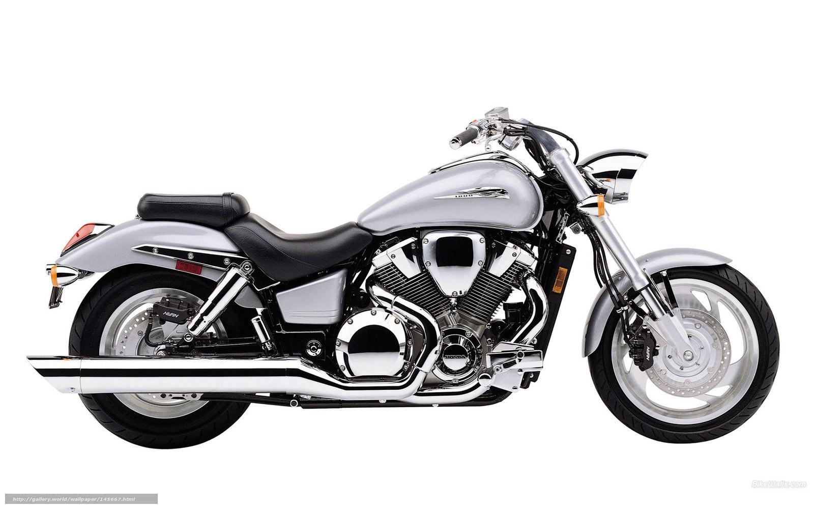 silver cruiser motorcycle