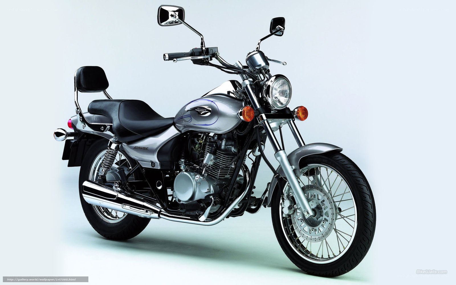 silver cruiser motorcycle
