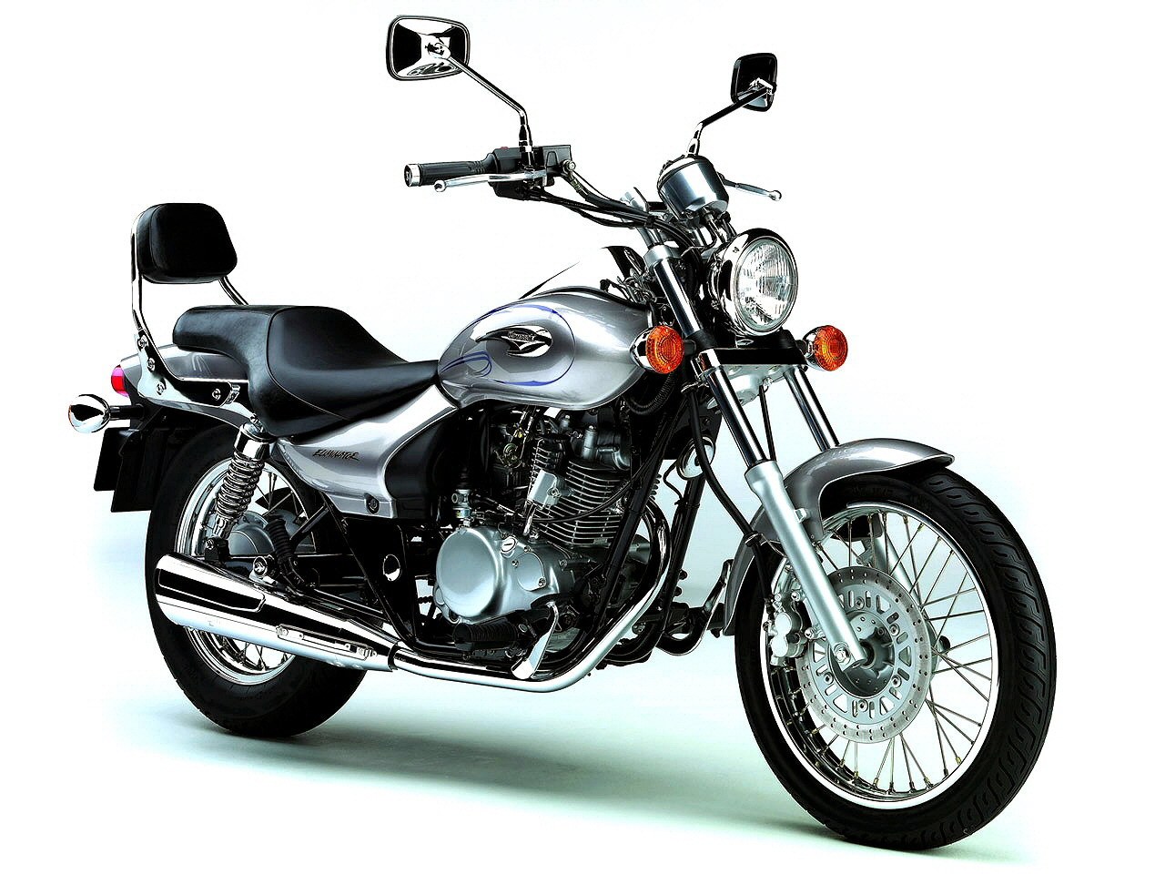 silver cruiser motorcycle