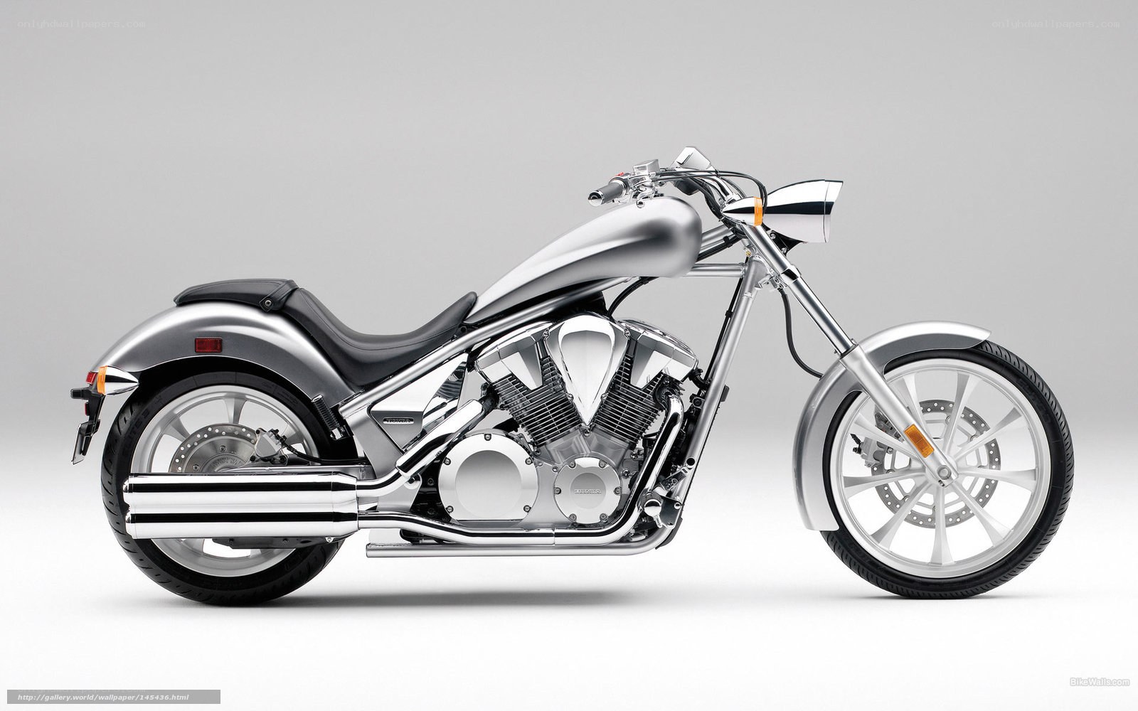 silver cruiser motorcycle