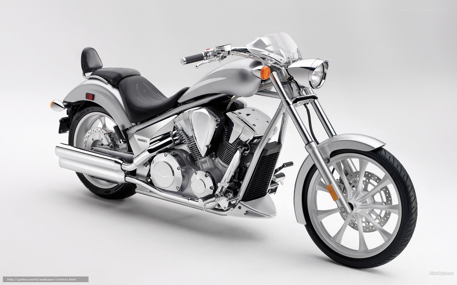 silver cruiser motorcycle