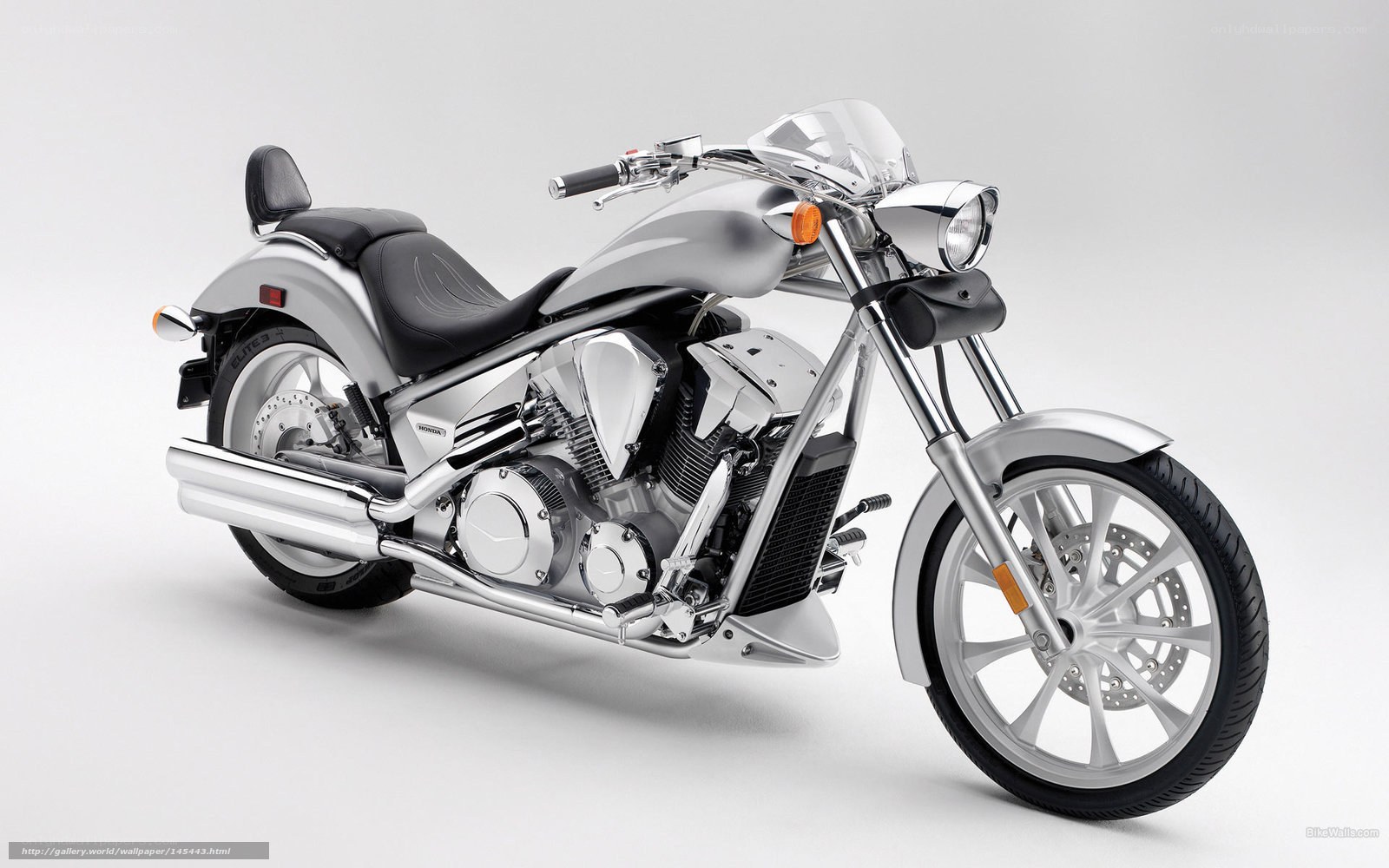silver cruiser motorcycle