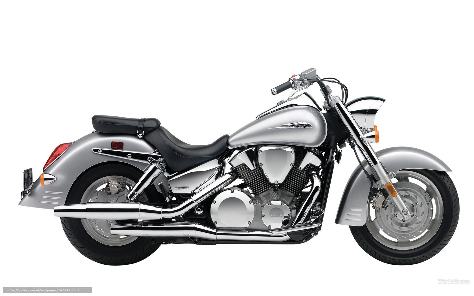 silver cruiser motorcycle