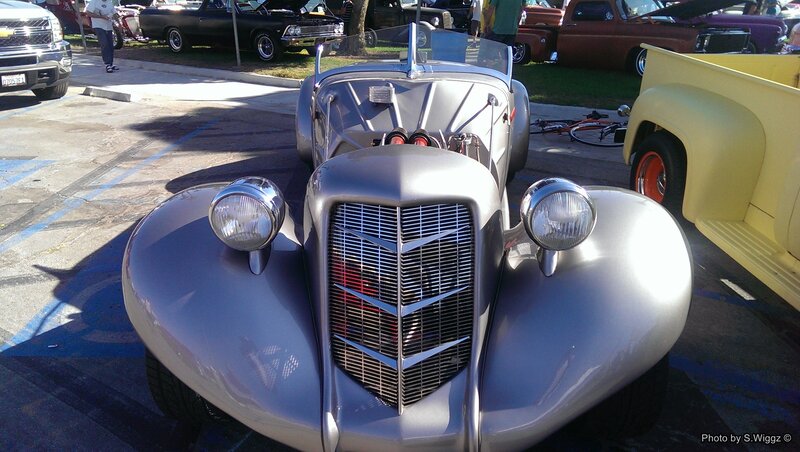 Silver Custom Car — Outdoor