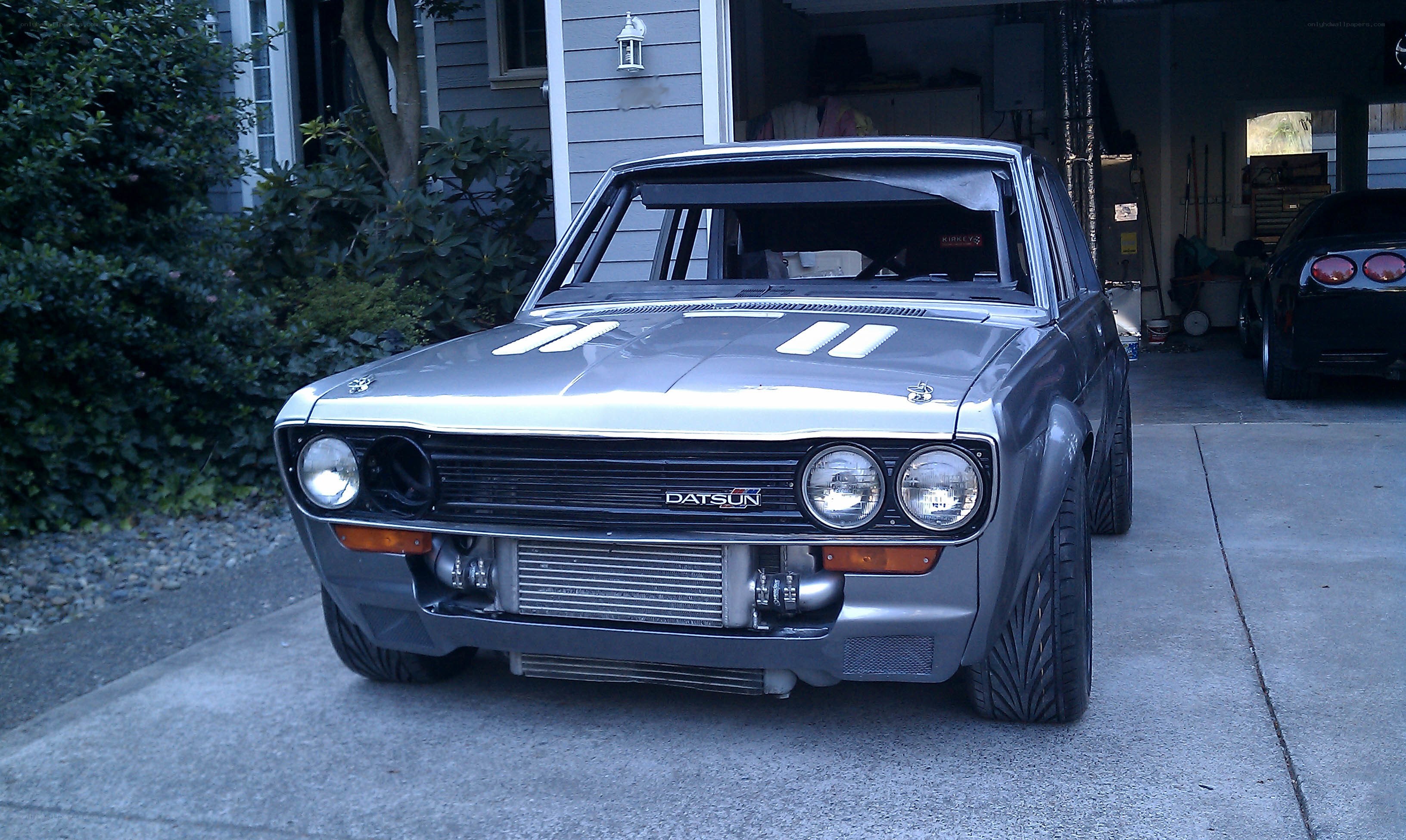Silver Datsun race car