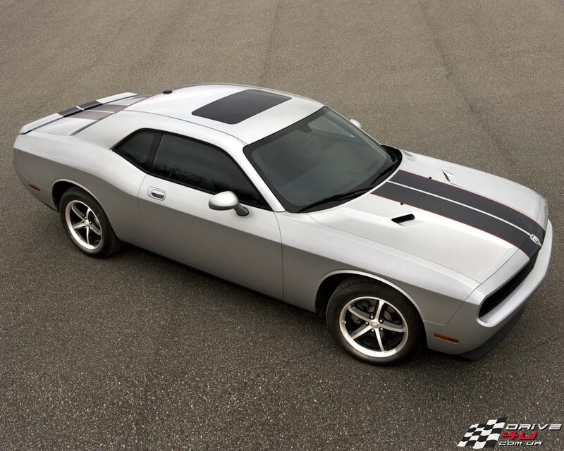silver dodge challenger car