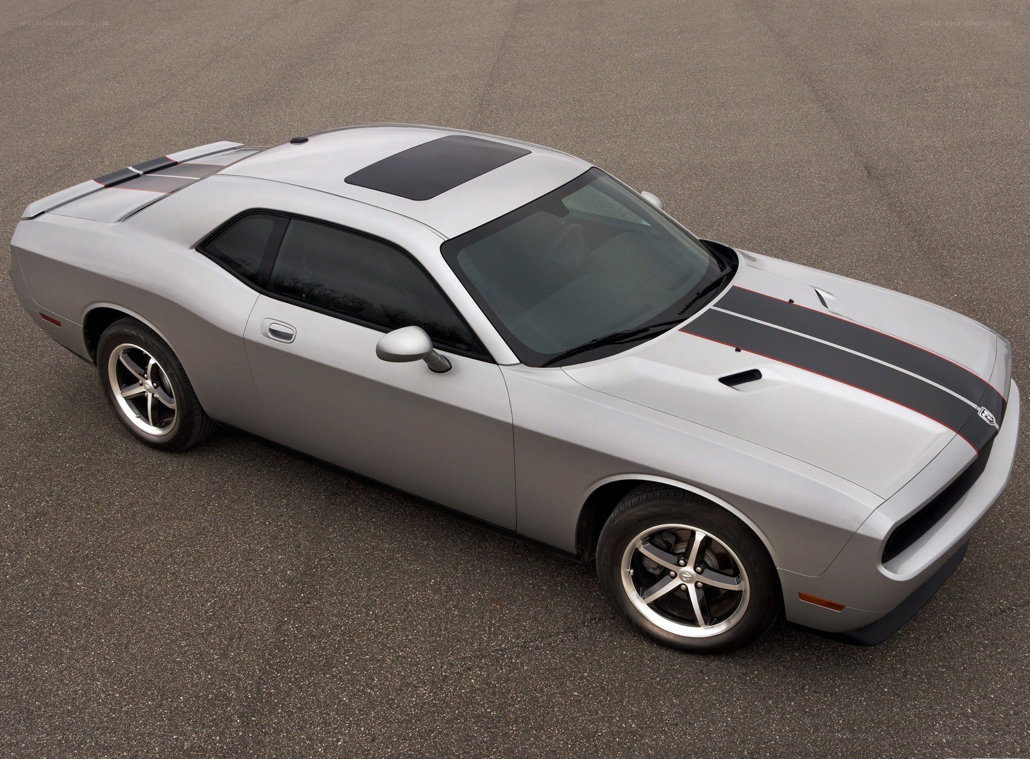 silver dodge challenger car