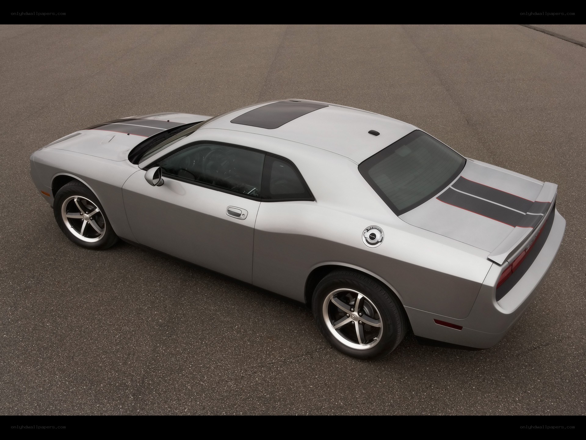 silver dodge challenger coupe
