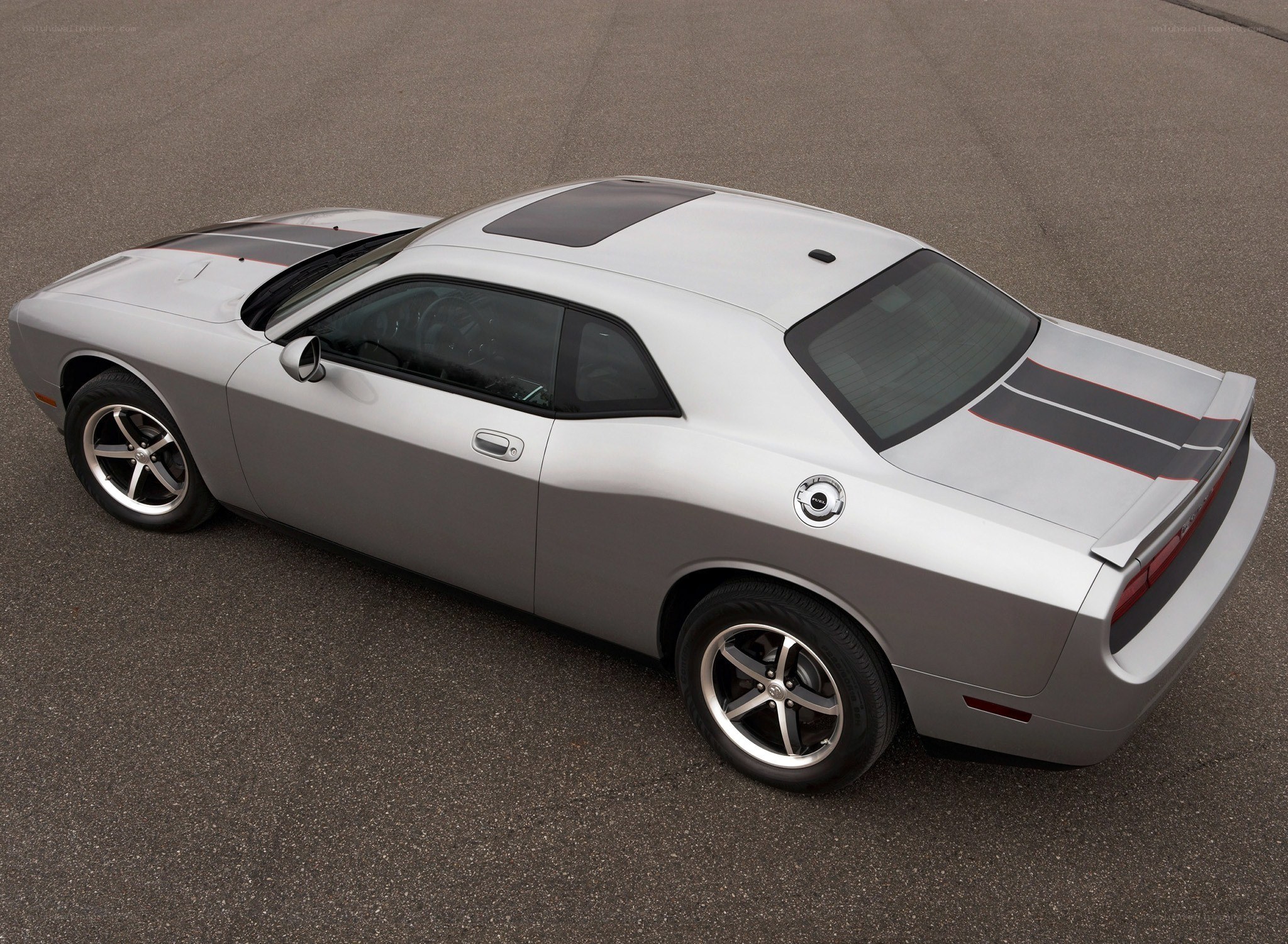 silver dodge challenger coupe