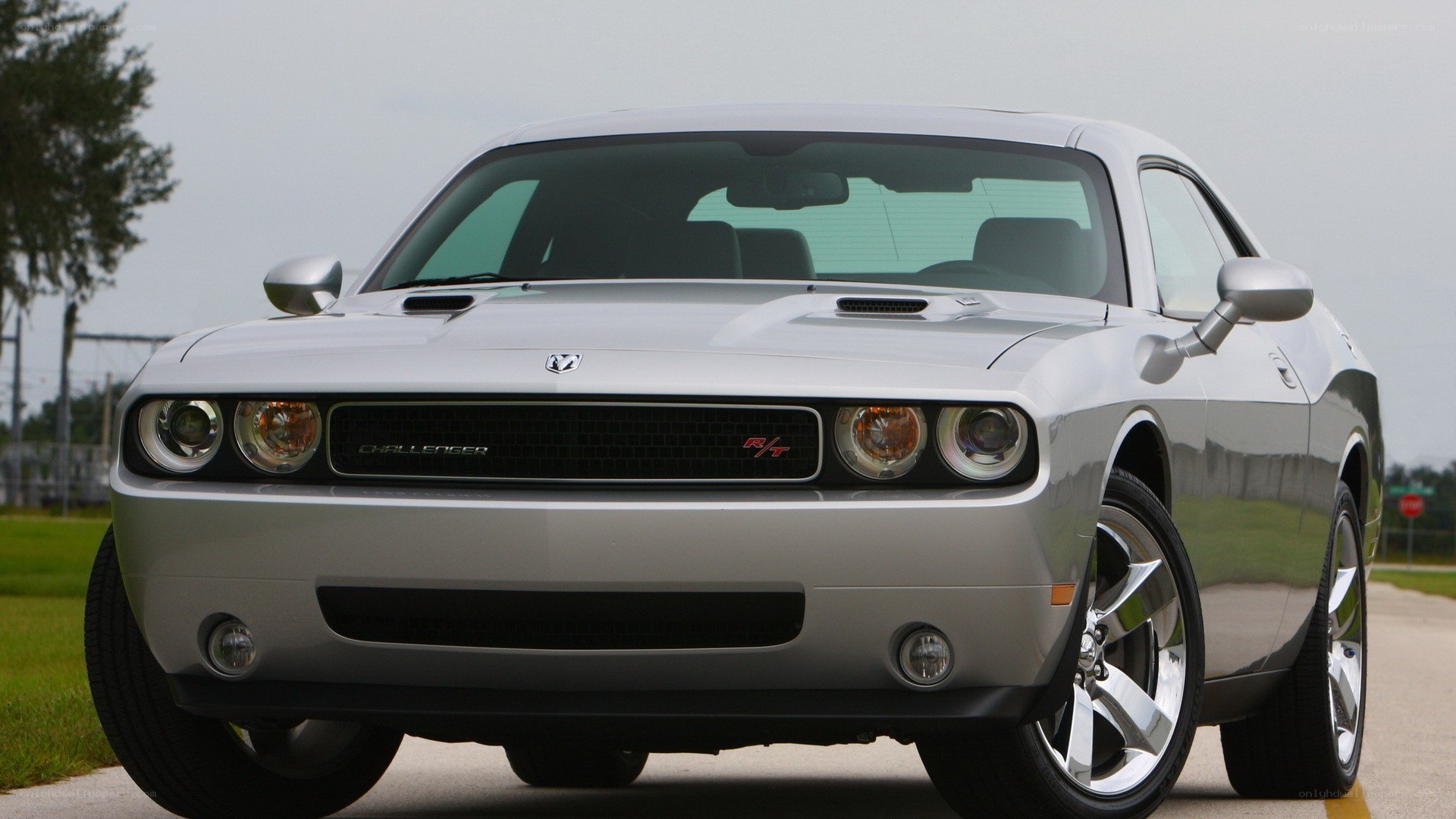 silver dodge challenger r/t