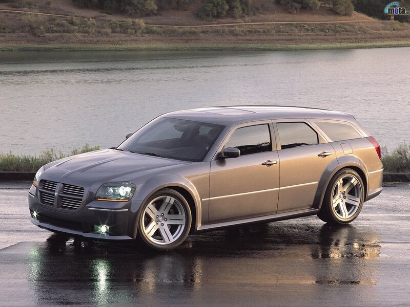 silver dodge magnum station wagon